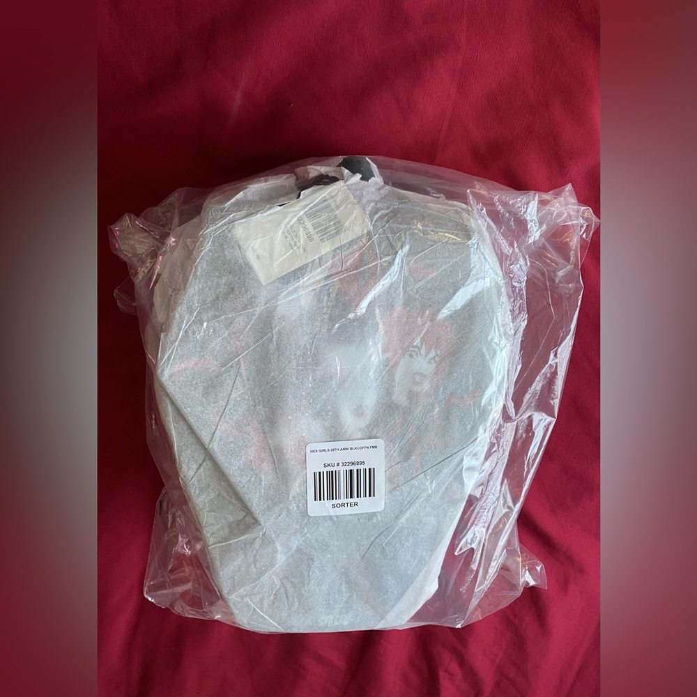 SCOOBY DOO’S THE HEX GIRLS COFFIN SHAPED MINI BACKPACK - Picture 6 of 13